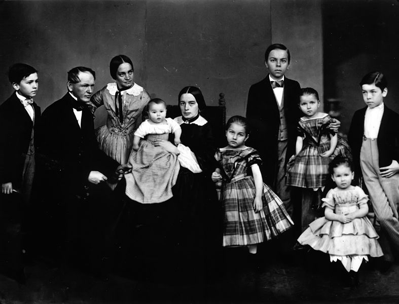 File:Familie Julius Schürer Augsburg.jpg