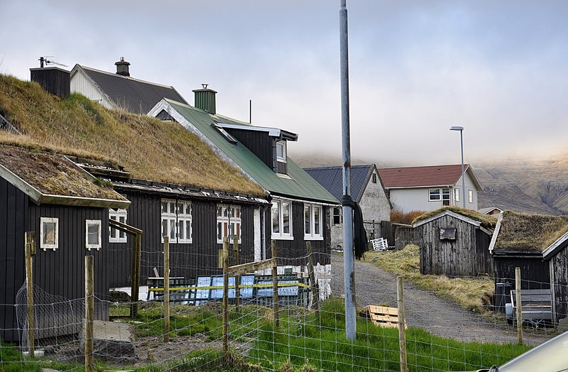 File:Faroe Islands, Streymoy, Streymnes (08), village scene.jpg