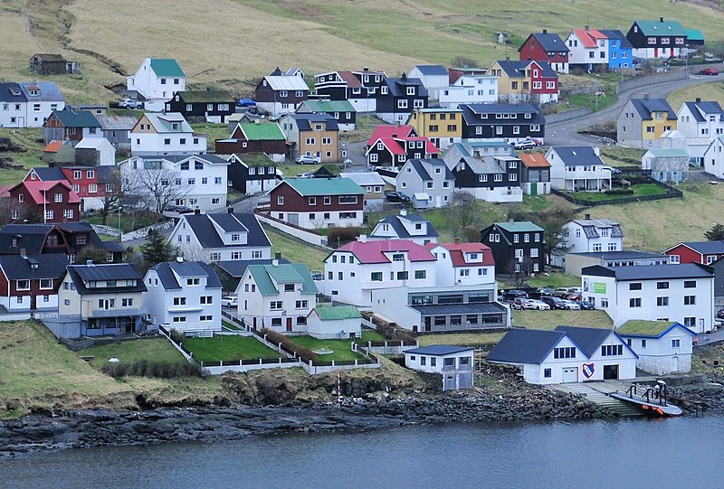 File:Faroe Islands, Vágar, Miðvágur (02b).jpg