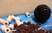Sponges, plastic balls, ceramic tubes and gravel are all suitable for aquarium filtration Filtermaterial 060227.jpg