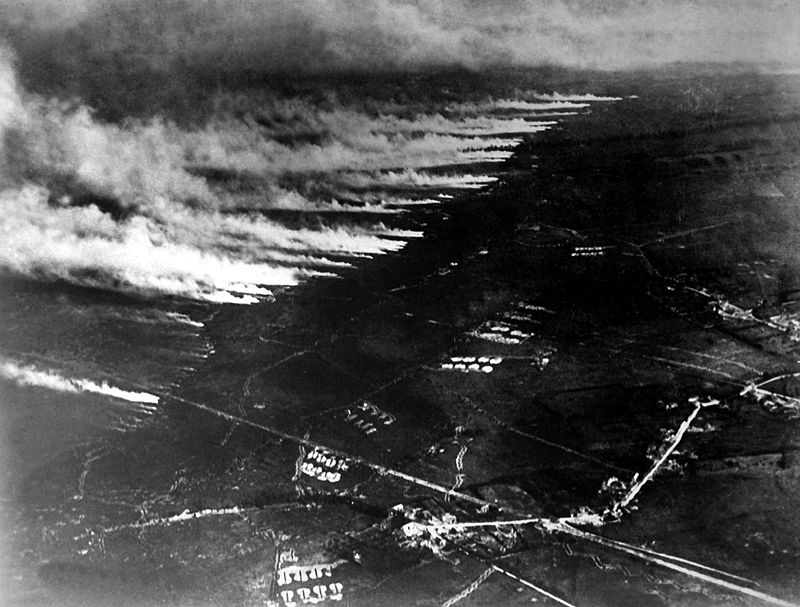 https://upload.wikimedia.org/wikipedia/commons/thumb/0/05/Flanders_WWI_gas_attack.jpg/800px-Flanders_WWI_gas_attack.jpg