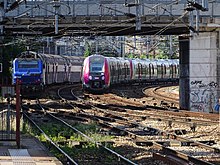 Trenuri Francilien și VB 2N la ieșirea din gara Argenteuil, în iulie 2017