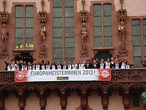 Deutsche Fußballnationalmannschaft Der Frauen: Geschichte, Trainerinnen und Trainer, Spielkleidung und Trikot