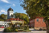 Fil:Freestanding bell tower of Uddevalla Church 3.jpg