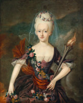 Portrait d'une femme âgée, avec des robes sur sa robe et dans ses cheveux.