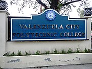 Parada'da Valenzuela City Polytechnic College giriş işareti