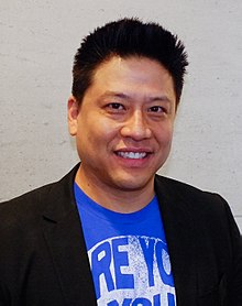 Garrett Wang ĉe FedCon 2013.jpg