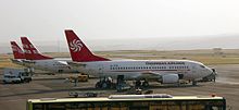 Vista dell'Aeroporto di Tbilisi dove si notano alcuni aerei della compagnia.