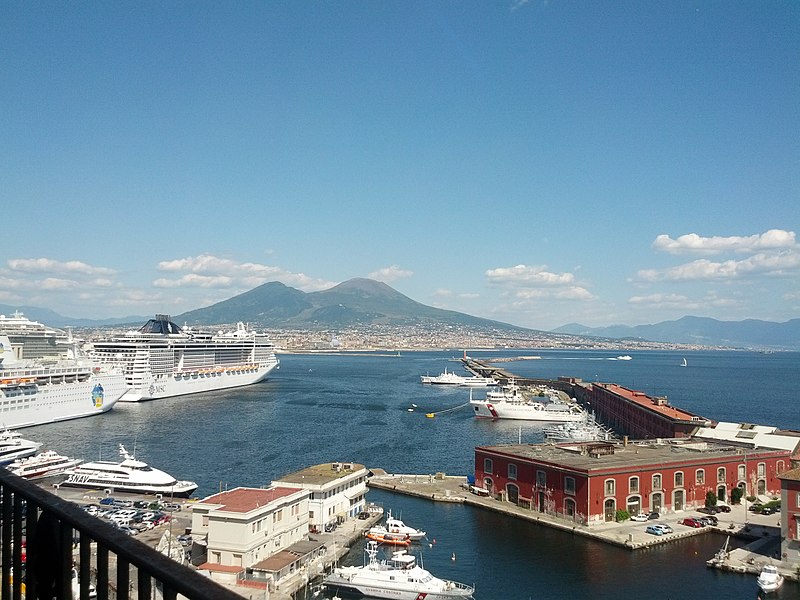 File:Golfo di Napoli. e Vesuvio.jpg