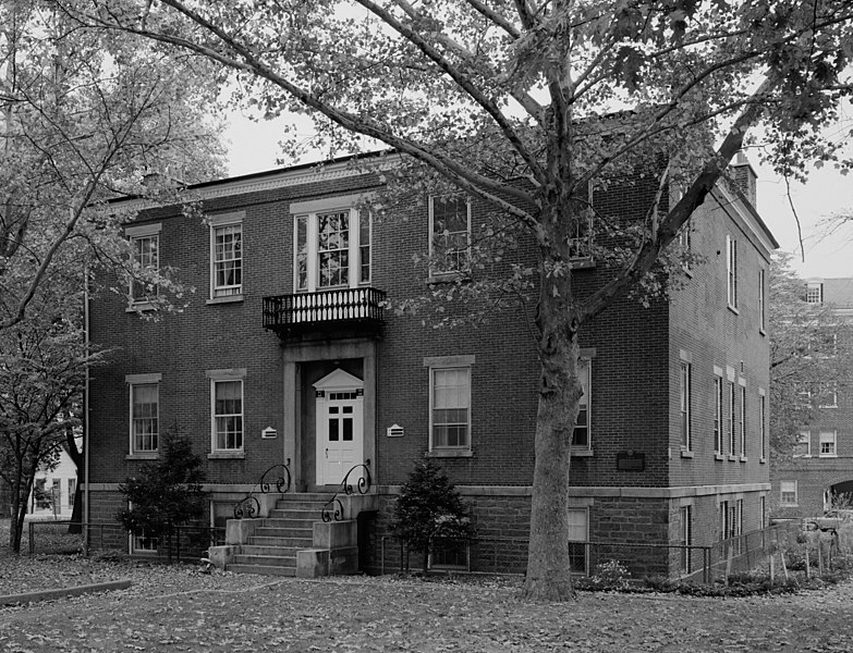 File:Governors Island Old Post Hospital.jpg