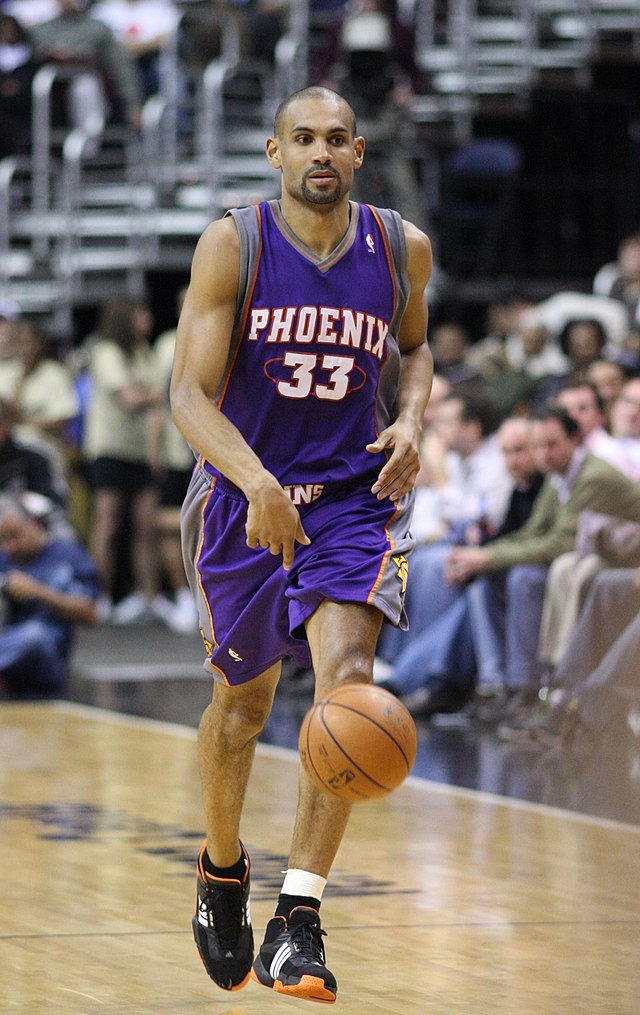 Grant Hill of the Los Angeles Clippers, front, challenges a player