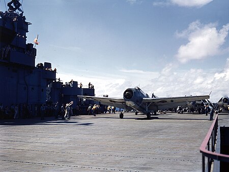 Tập_tin:Grumman_TBF-1_Avenger_of_VT-5_about_to_take_off_from_USS_Yorktown_(CV-10),_circa_in_late_1943_(80-G-K-15278).jpg