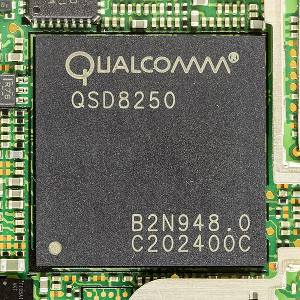 File:HTC Desire - main board - Qualcomm QSD8250-2.jpg