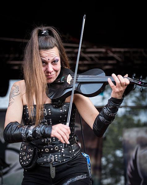 File:Harpyie - Wacken Open Air 2015-3016.jpg