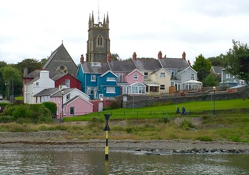 File:Holy Trinity Church - geograph.org.uk - 5927034.jpg