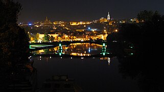 Le port de l'Houmeau et, en arrière-plan, le centre-ville d'Angoulême.