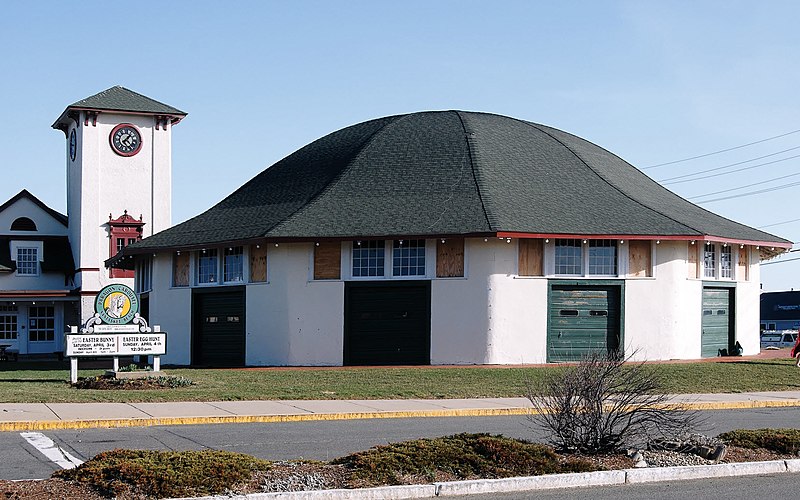 File:Hull Paragon Park Carousel.jpg