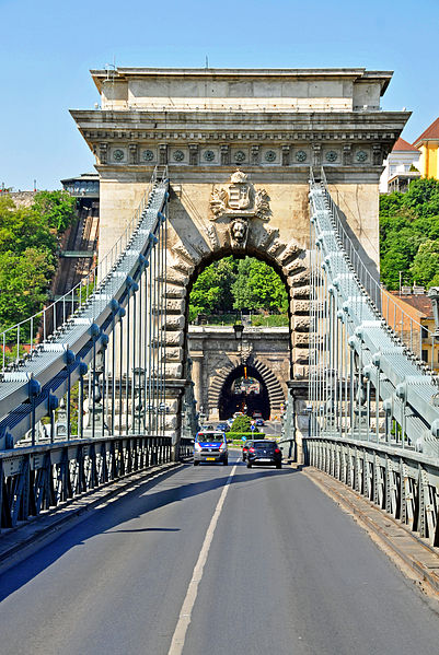 File:Hungary-0165 - Crossing Chain Bridge (7307322718).jpg