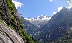 Vue du Monte Pioda (à gauche) et du Monte Disgrazia (à droite) depuis l'ouest-sud-ouest.