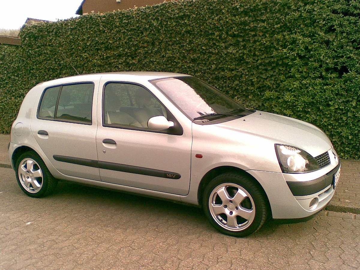 File:Image Renault Clio II Phase II 1.2 Privilège front.JPG - Wikimedia  Commons