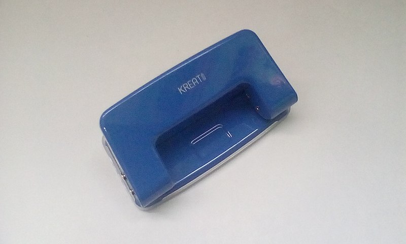 File:Imej Hole Punch atau Penebuk Lubang.jpg