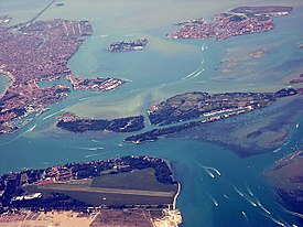 Isola le Vignole and La Certosa (Venice) as seen from the air.jpg