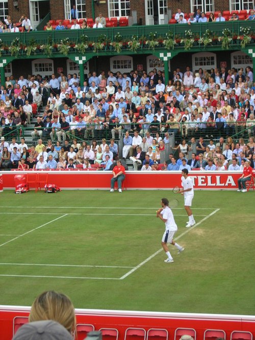 Goran Ivanišević and Mario Ančić playing doubles during the 2004 Queen's Club Championships.