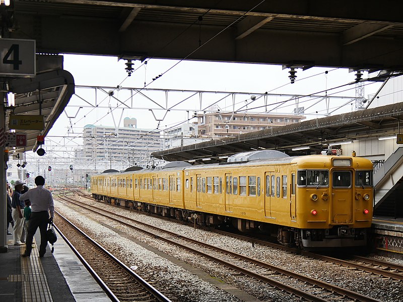 File:JNR 115 in Setouchi regional livery (yellow) 2014-08-12.jpg