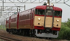 旧塗装復元車 S-110編成（左）S-114編成（右）