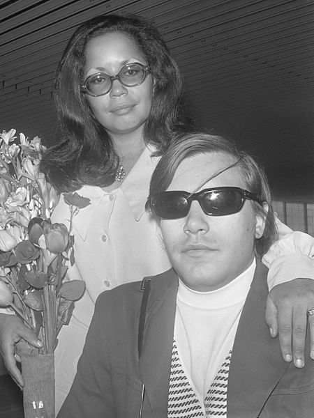 File:José Feliciano en vrouw (1970).jpg