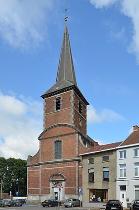 Fasáda kostela Saint-Sulpice de Jumet při pohledu z jihozápadu.