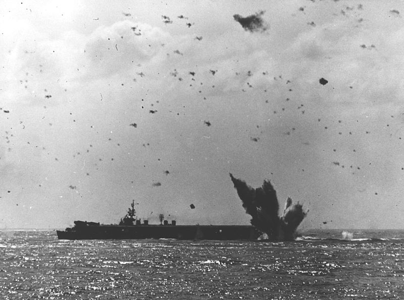 File:Kamikaze crashes near USS Bataan (CVL-29) in April 1945.jpg