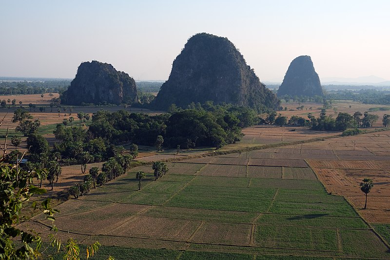 File:Kaw Gon towards Shwe Kyar Pwint.jpg