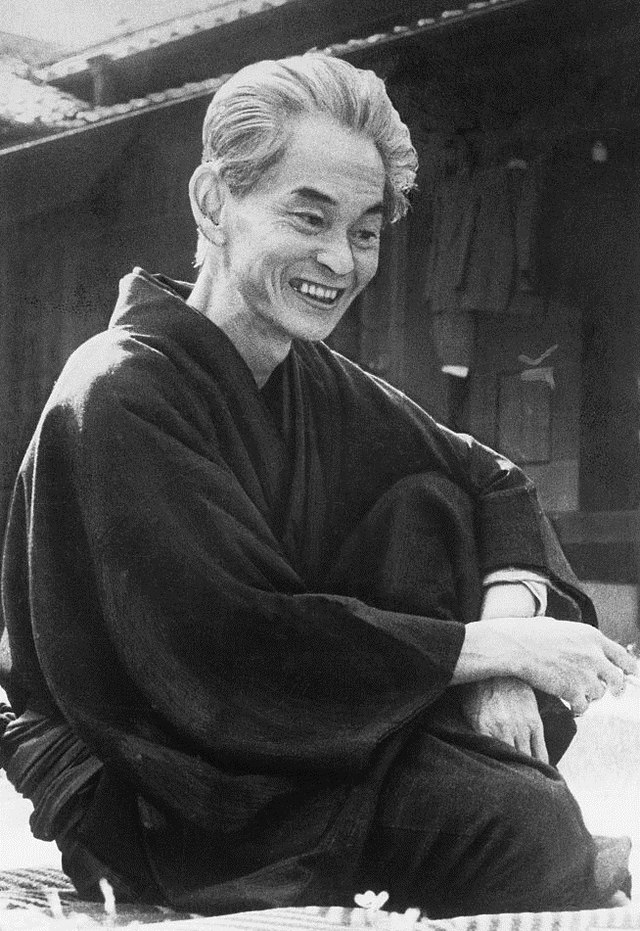 https://upload.wikimedia.org/wikipedia/commons/thumb/0/05/Kawabata_Yasunari_1968.jpg/640px-Kawabata_Yasunari_1968.jpg