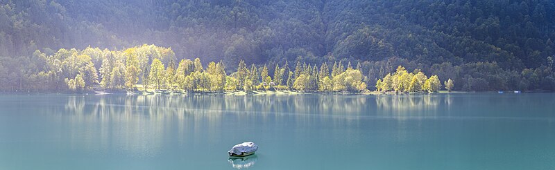 File:Klöntalersee in autumn.jpg