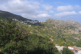 Άποψη του χωριού Σκαδό από Κόρωνο.