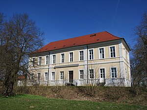 Zamek Löwenberg został zbudowany w podziemiach zamku w XVIII wieku