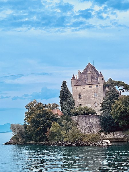 File:Le château d'Yvoire, citadelle médiévale du Lac Léman.jpg