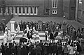Levend schaakspel op binnenplaats Vossius-gymnasium te Amsterdam, Bestanddeelnr 918-9893.jpg