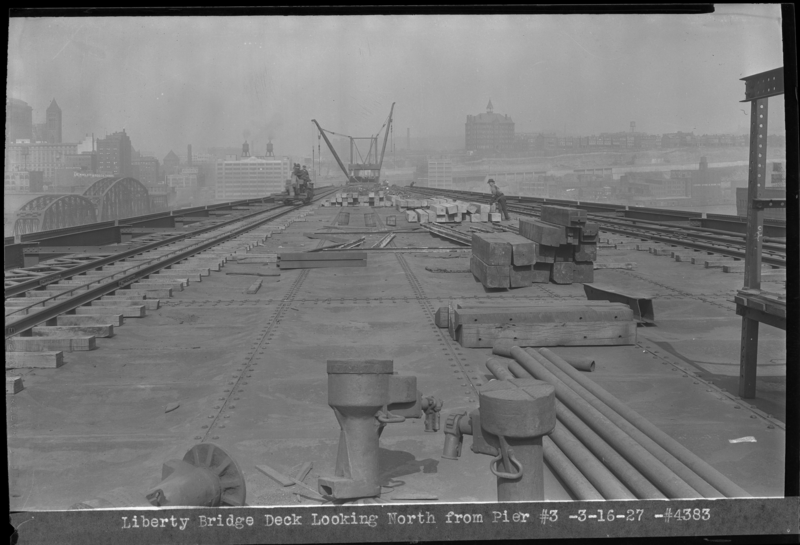 File:Liberty Bridge Deck Looking North from Pier 3 (20180813-hpichswp-0037).png