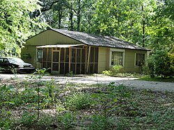 Lustron House ĉe 2420 Cahaba Road en Bimingham AL.jpg