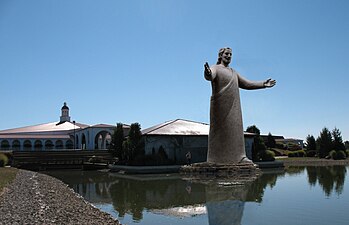 Lux Mundi, estátua de Jesus por Tom Tsuchiya, 2012, Ohio[100]