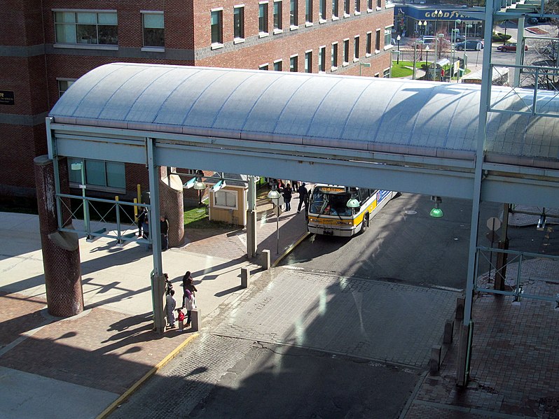 File:MBTA route 426 bus in Lynn station busway, April 2015.JPG