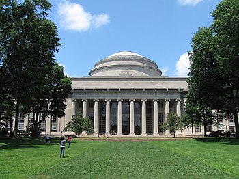 English: MIT Building 10 and the Great Dome, C...