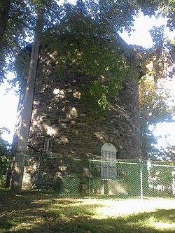 Mackay Estate Water Tower 2013-09-29 16-24-46.jpg