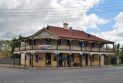 Royal Hotel at the north end of the village Mandurama Royal Hotel 003.JPG