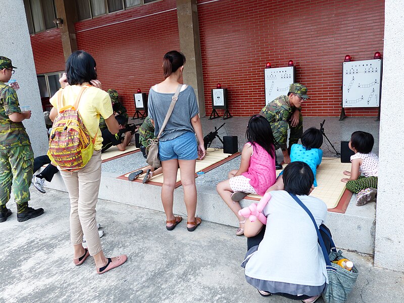 File:Marchine Gun Aiming Simulators in North Corridor of Zhong Zheng Hall 20131012a.jpg