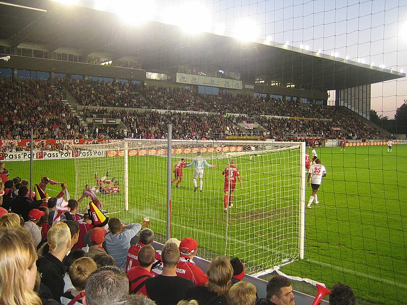 File:Match de football (Royal Excelsior Mouscron v. Standard de Liège, 19-05-2007).jpg