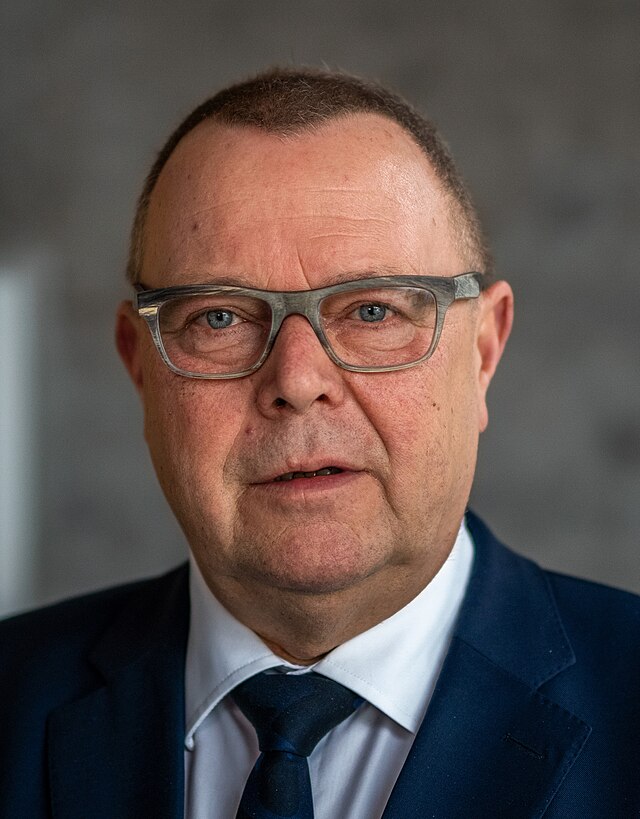 Portraitfoto von Innenminister Michael Stübgen