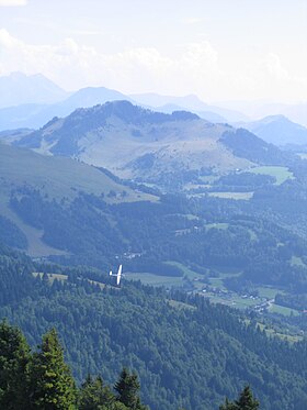 Pohled na Pointe de Miribel z Mont Forchat.